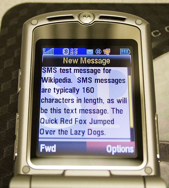 Until 2005, it was only possible to send instant messages using a mobile phone number.